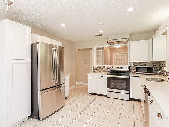 5th image of 1752 Saint Ives Dr