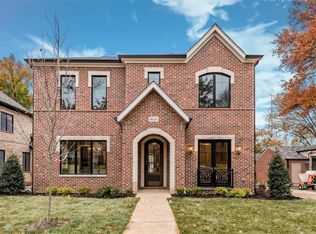 8034 Crescent Dr, Saint Louis, MO 63105