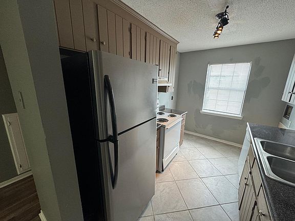 5th image of 320 Mona Dr Unit 4