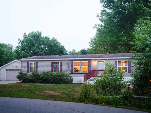 2 Twins Road, Raymond, NH 03077