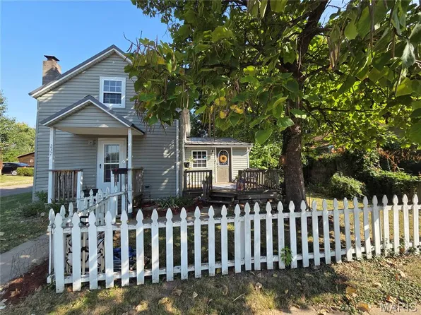 237 Pine St, Sullivan, MO 63080