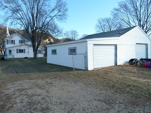 5th image of 610 Amelia St