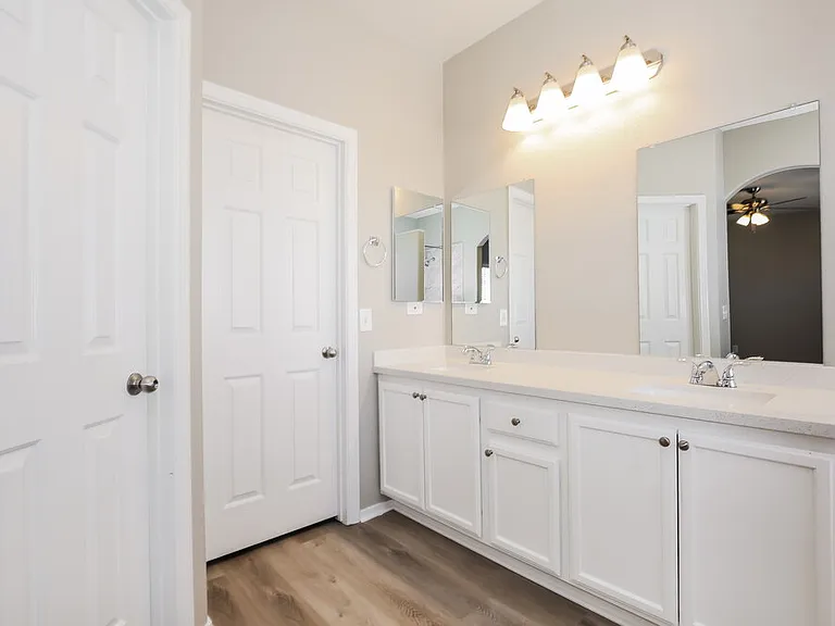 1704 Mizzenmast Ave — Photo 10