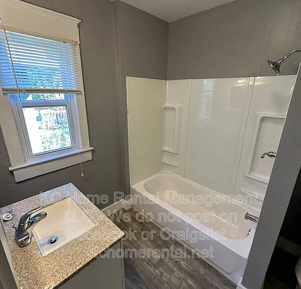 5233 E 6th St #1 — Photo 6
