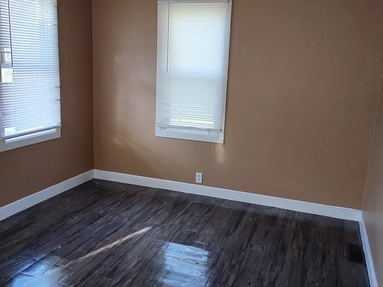 2641 Brown St — Photo 4