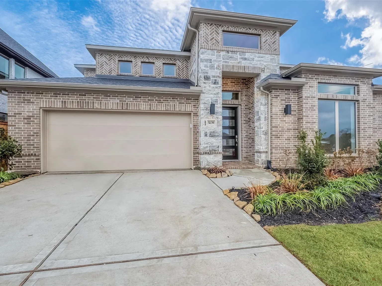4 bed, 3.5 bath, 3395 sqft, $3,700 — Photo 3