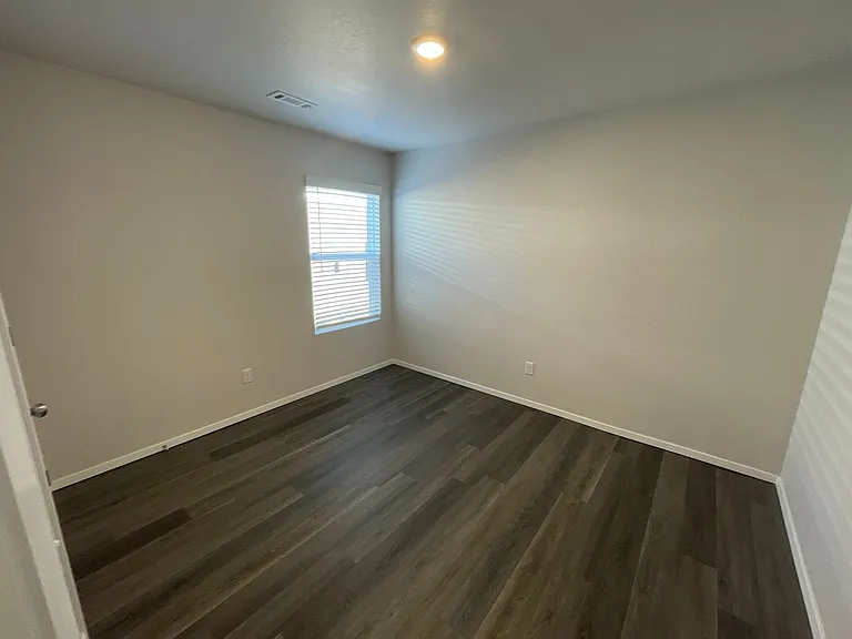 1789 Loveland St — Photo 9