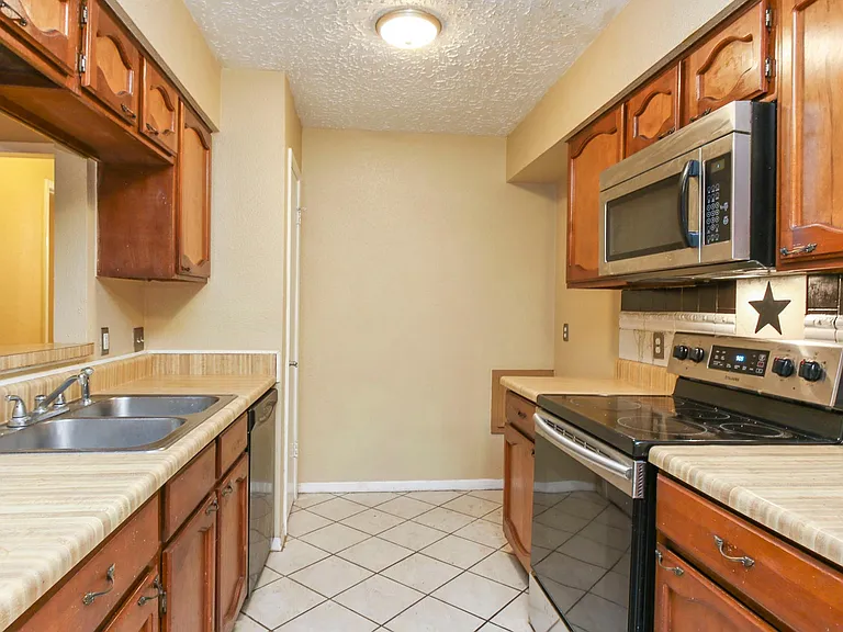 22811 Capitol Landing Ln — Photo 7