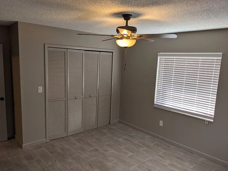 152 E Towne Pl — Photo 7