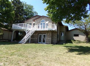 5 Sandy Point Dr, Columbus, NE 68601