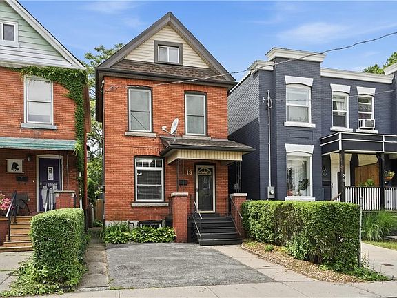 4th image of 19 Huntley St