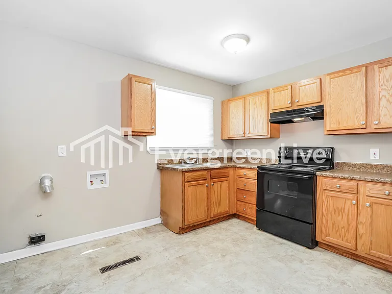 1634 Huxley Dr — Photo 4