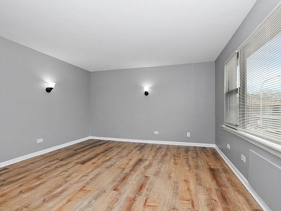 2nd image of 7900 S Paxton Ave APT 3H