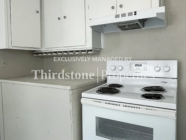 318 E 19th St — Photo 8