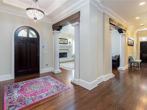 3rd image of 2219 Venetian Way