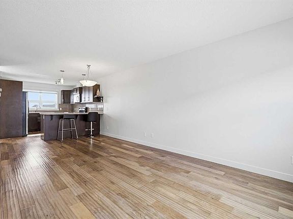 5th image of 220 W Covecreek Cir NE