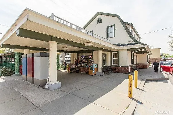 Sold by Douglas Elliman | media 10