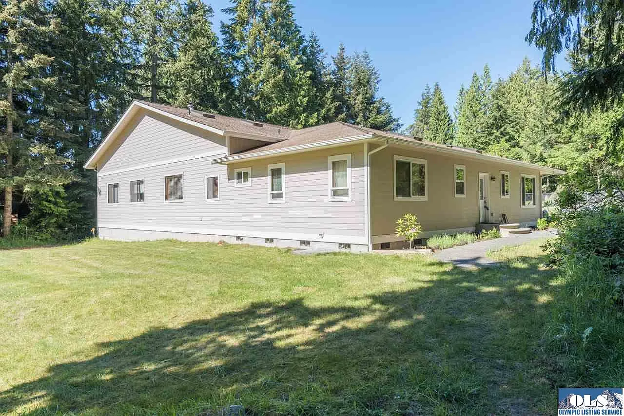 102 Salal Way photo 1