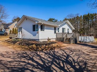 56 Regent St, Amherst, NS B4H 3T1