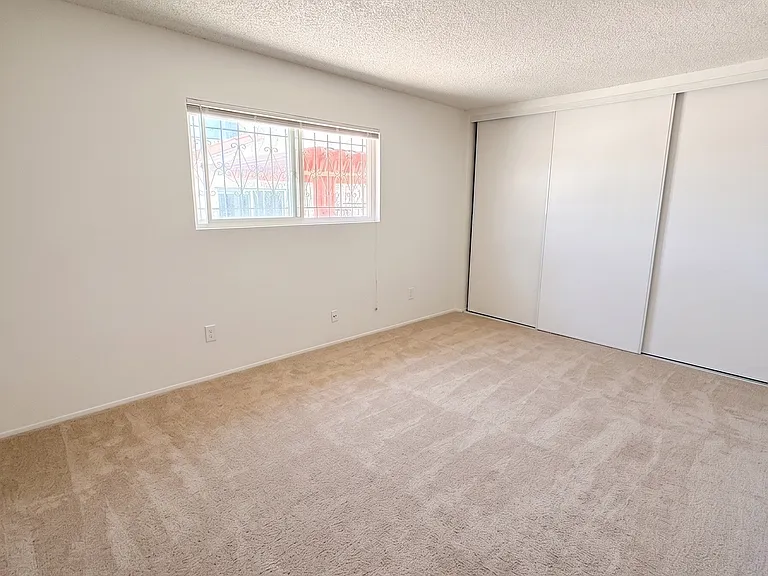 1033 Robinson Ave #14 — Photo 7