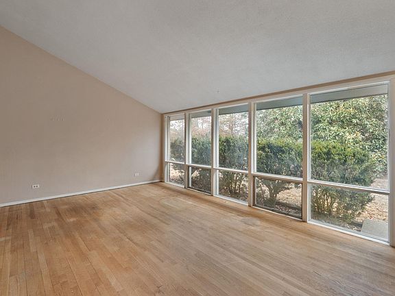 5th image of 2809 Northfield Rd