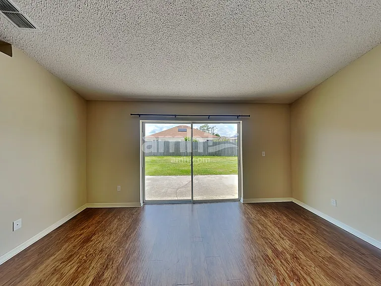 315 Colony Ct — Photo 8