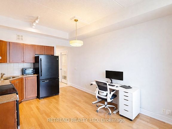 5th image of 2737 Keele St #205