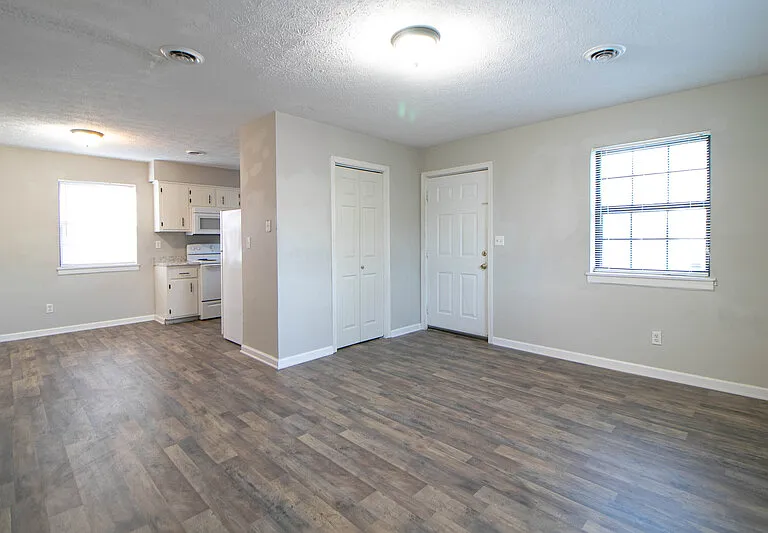 404-09 Thompsonville Ln — Photo 2