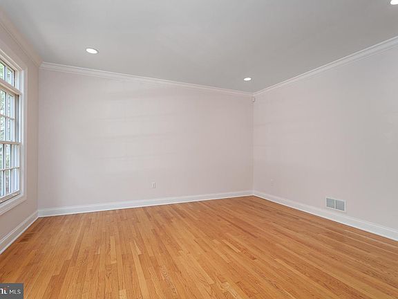 5th image of 181 Snowden Ln