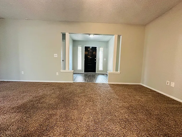 11701 N Lee Ave — Photo 8