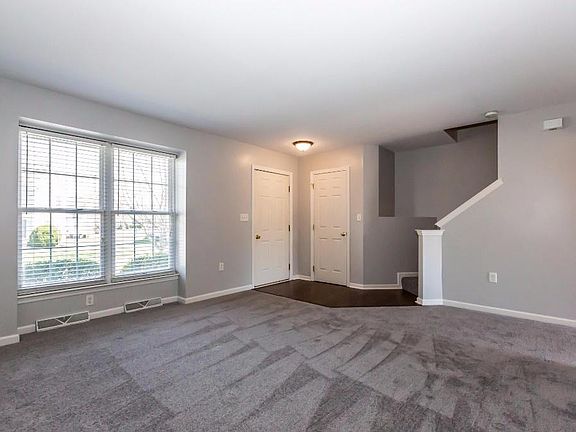 4th image of 328 Banyan Circle Dr
