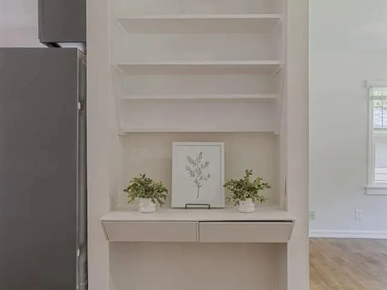 527 Bertrand St — Photo 13