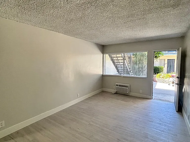 6809 Baird Ave — Photo 2