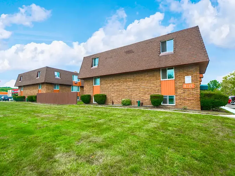 Chalet Apartments — Photo 4