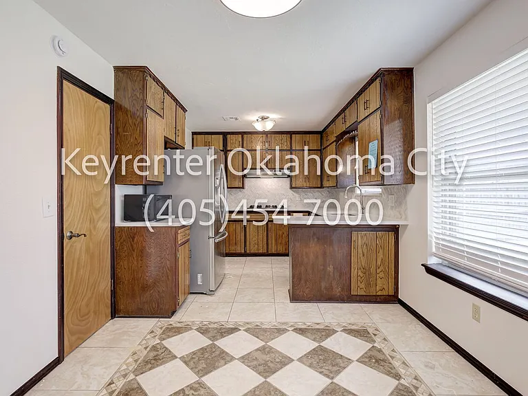 10912 N Blackwelder Ave — Photo 9