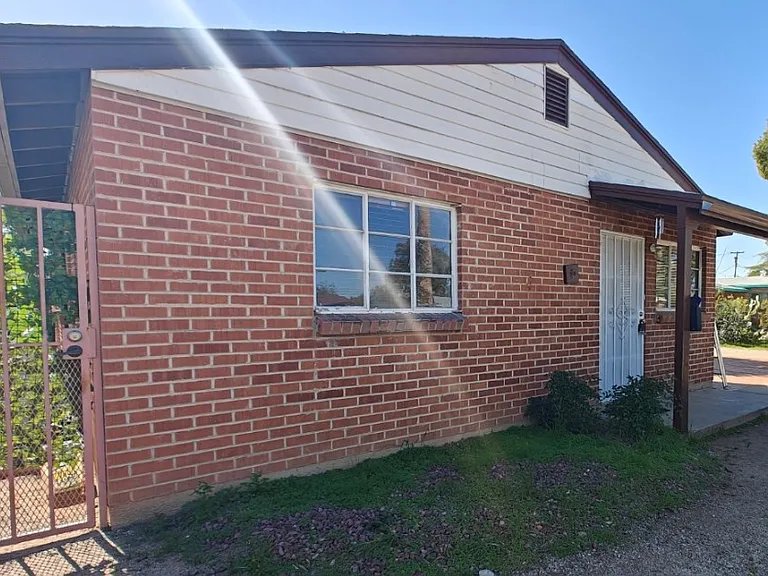 2260 E Spring St — Photo 2