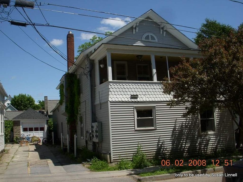4 unit building on dead-end street.  