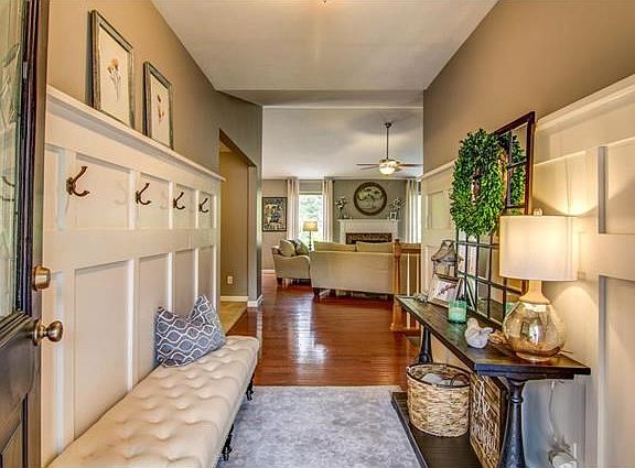 Entry extends a warm welcome.....