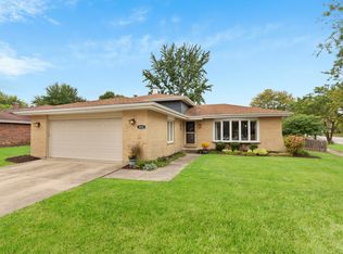 8522 Beller Ct, Darien, IL