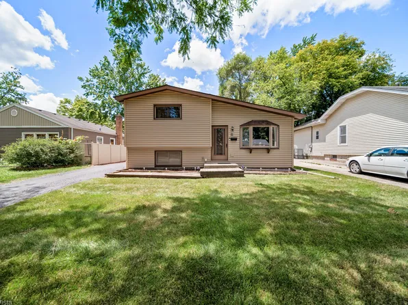 44 N Addison Rd, Villa Park, IL 60181