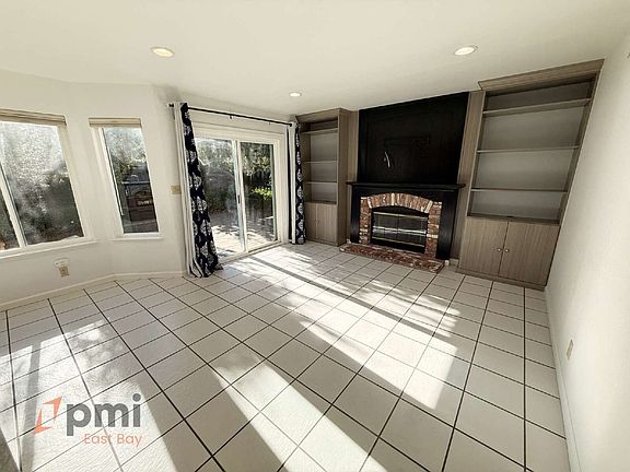 2nd image of 980 Springview Cir