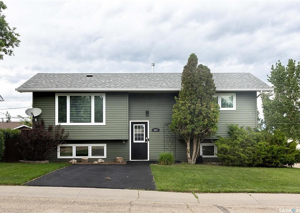 1st image of 600 5TH AVENUE W