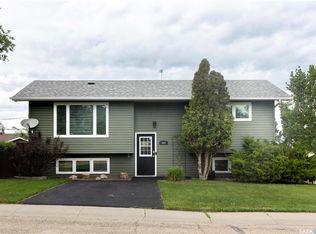 600 5th Ave W, Assiniboia, SK S0H0B0