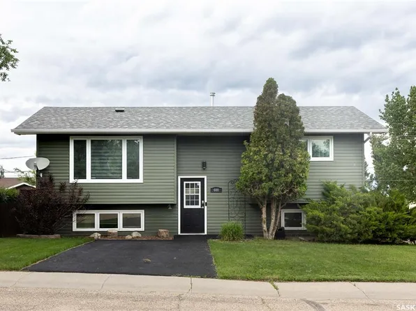 600 5TH AVENUE W, Assiniboia, SK S0H 0B0