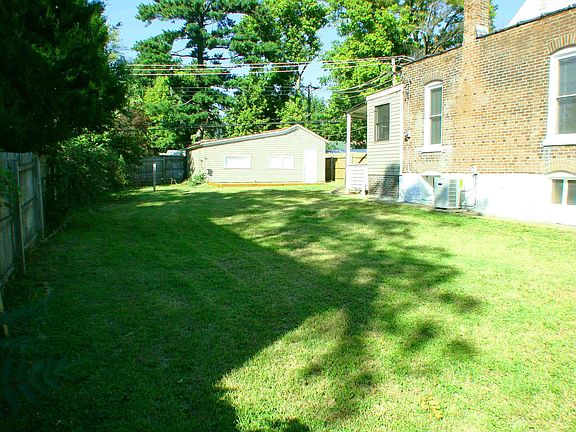 Fenced Side Yard