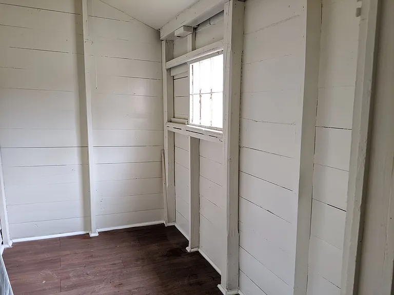 523 W Grand Ave — Photo 9