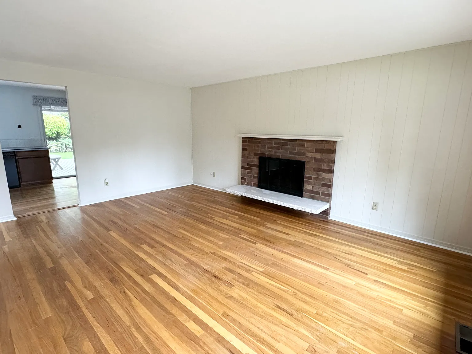 3 bed, 1.5 bath, 1250 sqft, $3,950 — Photo 3