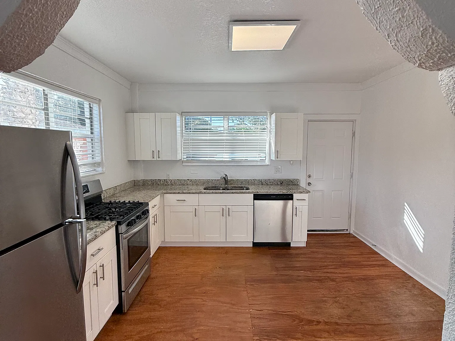 2 bed, 910 sqft, $2,095 — Photo 2