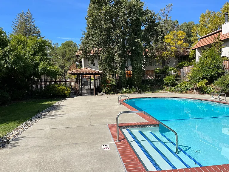 1241 Montego — Photo 13