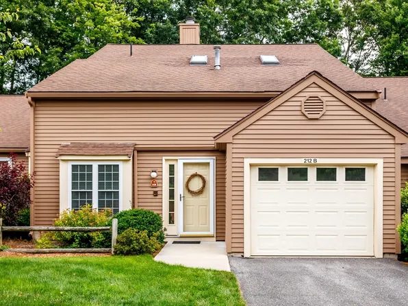 212 Ridgefield Cir #212B, Clinton, MA 01510